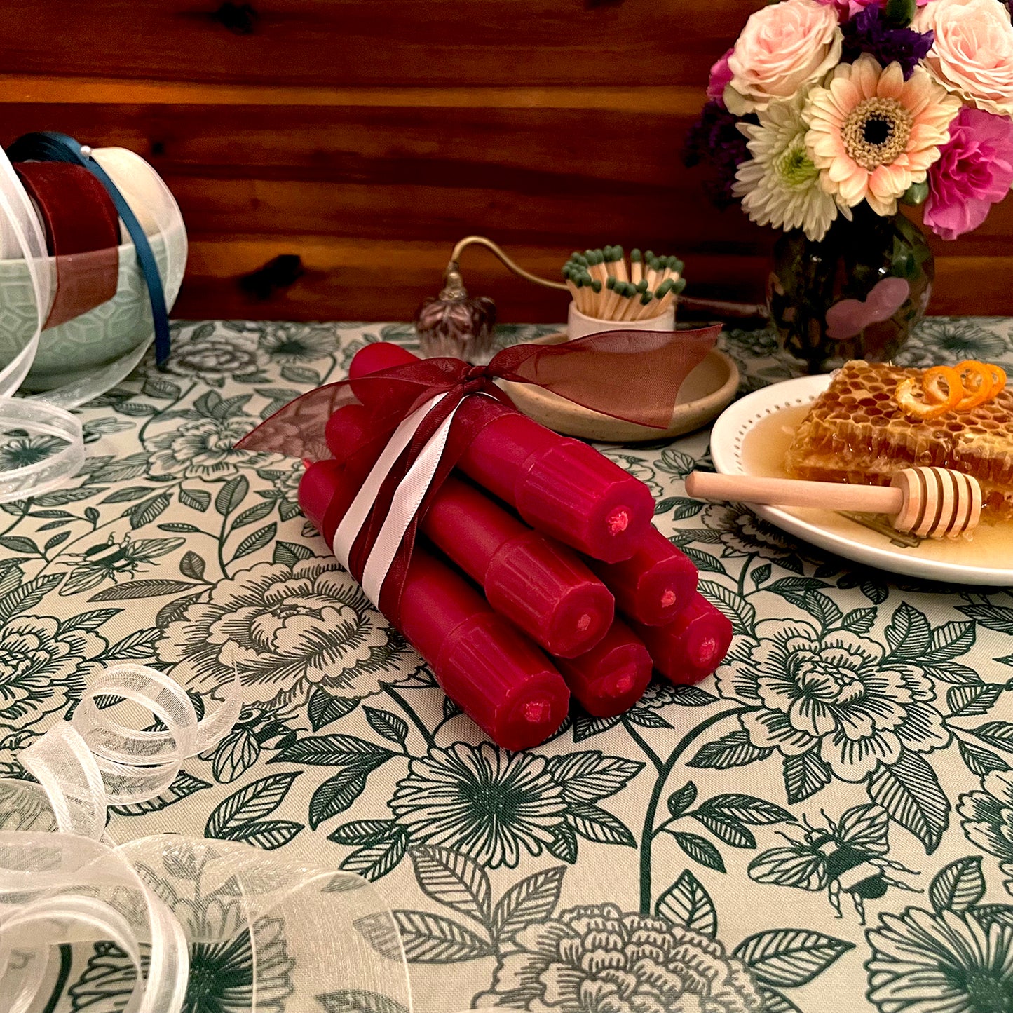 6 конусов красного пчелиного воска (толщиной 5 дюймов)