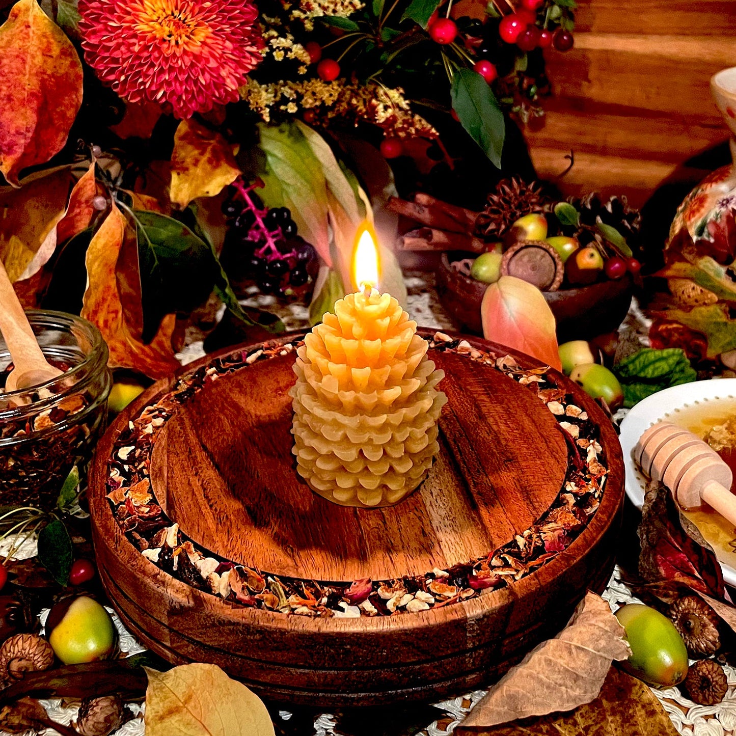 Golden Glow Pinecone Candle
