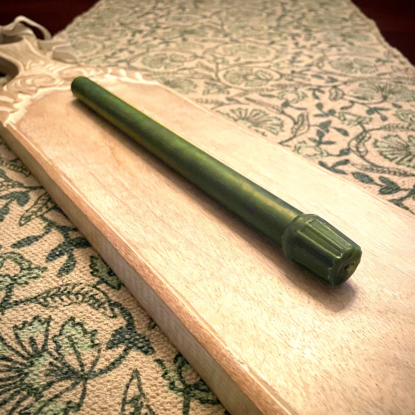 Green Beeswax Taper (Thick 10in)