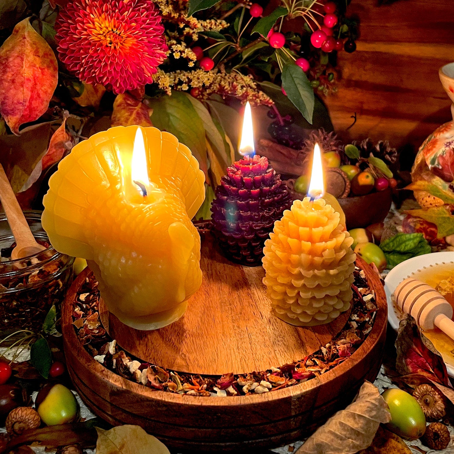 Golden Glow Pinecone Candle